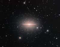 Essaim d'amas globulaires autour de Messier 104, la galaxie du Sombrero. © Rolf Wahl Olsen 