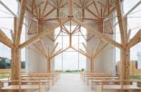 La structure en bois de la chapelle Agri évoque des fractales. © Yu Momoeda Architecture Office