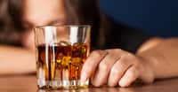 C’est l’éthanol contenu dans les boissons alcoolisées qui nous rend ivre. © Billion Photos, Shutterstock