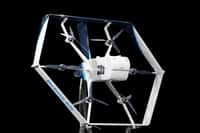 Équipé de six rotors et une fois incliné, le drone d'Amazon évolue tel un avion pour livrer des colis de moins de 2,3 kg. Il pourrait aussi effectuer des missions de surveillance des habitations. © Amazon