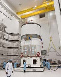 L'ATV-2 Johannes Kepler dans les locaux du centre spatial de Kourou, avant son installation dans la coiffe du lanceur Ariane 5. © Esa/S. Corvaja
