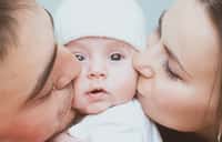 De gros câlins feront de bébé un adulte&nbsp;empathique. © kolinko_tanya, Adobe Stock