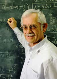 Le physicien Jacob Bekenstein était l'élève de John Wheeler à Princeton lorsqu'il a découvert que les trous noirs devaient posséder une entropie. Depuis lors, il s'interroge sur la gravitation quantique. © Tiram Sasson