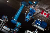 Prototype d'un bras robotique de 2,5 m d'une plus grande dextérité que Dextre, en service sur l'ISS. Il est conçu pour démontrer sa capacité à réparer et ravitailler des satellites en orbite ainsi que remplacer des pièces ou des composants défectueux. © Agence spatiale canadienne