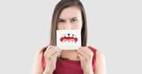 Une carie apparaît lorsque des bactéries détruisent l’émail, puis la dentine de nos dents. Mais, selon des chercheurs canadiens, le processus pourrait être aggravé par notre propre système immunitaire. © Adiano, Fotolia