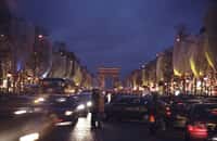 La pollution atmosphérique provient principalement&nbsp;des rejets des automobiles et des usines. Elle est donc la plus forte en ville, Paris en tête.&nbsp;© Greg O'Beirne, Wikipédia, cc by sa 3.0