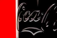 Le Coca-Cola, la marque la plus célèbre de sodas avec Pepsi, était à l'origine un médicament contre les problèmes digestifs. Son utilisation a cependant été détournée, et aujourd'hui, un Américain en consomme en moyenne 200 litres chaque année. Seul le Mexique fait mieux, avec 225 litres par personne et par an.&nbsp;© Kyle May, Fotopédia, cc by 2.0