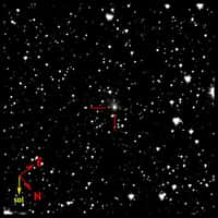 Première image de la comète Hartley 2 réalisée le 5 septembre par la mission Epoxi, alors que la sonde se trouvait à 60 millions de kilomètres. Crédit Nasa
