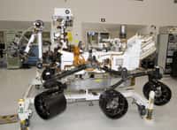Ce rover est conçu pour fonctionner pendant au moins une année martienne (deux années terrestres). L'énergie sera fournie par un générateur à isotopes (RTG), de jour comme de nuit, été comme hiver (avril 2011). © Nasa/JPL-Caltech