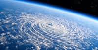 Avec le réchauffement climatique anthropique, des systèmes dépressionnaires de type cyclone tropical, ouragan ou typhon, pourraient se former à des latitudes bien plus élevées que celle qui les voient naître aujourd’hui. © Nabelys, Adobe Stock