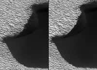 Entre l'image de gauche prise par MRO le 15 juin 2008 et celle de droite du 21 mai 2010, le vent a modifié certaines parties de cette dune basaltique martienne. © Nasa/JPL-Caltech/Univ. of Arizona/JHUAPL  