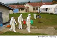 Contre l'apparition du virus&nbsp;Ébola, des mesures sanitaires, comme la mise en quarantaine des malades, sont déjà appliquées en Ouganda par les équipes locales de l'OMS. Pour cette infection grave et très contagieuse, il n'existe pas encore&nbsp;de vaccin et l'isolement des personnes atteintes est le moyen le plus efficace d'enrayer une épidémie naissante.&nbsp;©&nbsp;Pierre Formenty,&nbsp;OMS