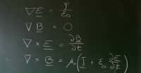 Les équations de Maxwell posent les bases de l’électromagnétisme et mettent en lumière une certaine symétrie entre électricité et magnétisme. Une symétrie que les physiciens appellent dualité électromagnétique. © Claude Wangen, Adobe Stock