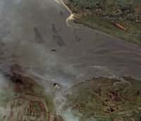 Le mont Saint-Michel photographié le 3 mai 2012 par le satellite Pléiades lors des grandes marées. © Cnes 2012/Astrium Services/Spot Image
