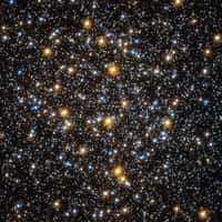 Le télescope spatial Hubble (Nasa/Esa) nous offre une image spectaculaire du centre de l’amas globulaire NGC6362. L’image de cette collection d’étoiles nous donne un regard plus profond sur le cœur de l’amas globulaire, qui contient une grande concentration d’étoiles de différentes couleurs. Elle a été réalisée en combinant des images prises dans l’ultraviolet, le visible et l’infrarouge avec le Wide Field Channel des caméras « Advanced Camera for Surveys » et  « Wide Field Camera 3 ». © Esa, Hubble, Nasa