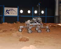 Un peu partout en Europe se prépare le rover ExoMars. Dans les locaux de Thales Alenia Space, Altec teste la locomotion du rover et met au point les algorithmes du logiciel de navigation qui lui permettra de gambader de façon autonome sur Mars. © Remy Decourt