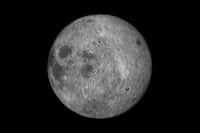 Le Lunar Reconnaissance Orbiter (LRO) de la Nasa a photographié le cratère laissé par l’impact d’un engin non identifié sur la Lune. Ou plutôt, les cratères… © ianm35, Adobe Stock