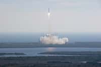 En remportant le contrat de lancement du satellite Jason-3, prévu en décembre 2014, SpaceX tend à devenir un  fournisseur de services des lancements de satellites pour le compte de la Nasa. Mais le Cnes aurait très vraisemblablement préféré que Jason-3 soit envoyé par un lanceur plus mature. © SpaceX