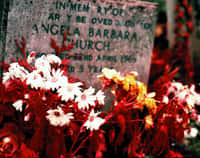 Nous avons l'habitude de déposer des gerbes de fleurs sur les tombes de nos proches. Ce rite pourrait remonter à 14.000 ans. © El Freddy, Flickr, cc by nc nd 2.0