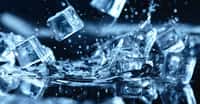 Des chercheurs de l’Institut polytechnique et université d’État de Virginie (Virginia Tech, États-Unis) viennent d’observer que l’effet Leidenfrost se produit à une température bien plus élevée avec la glace qu’avec l’eau. © fox17, Adobe Stock