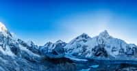 Les glaciers de l’Himalaya fondent à une vitesse record. Plus rapidement que n’importe quels autres glaciers au monde. En cause : le réchauffement climatique anthropique. © Alina, Adobe Stock