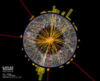 Quatre muons bien particuliers ont laissé des traces représentées en rouge dans le détecteur Atlas en 2011. Ces muons pourraient être le produit de la désintégration d'un boson de Higgs. © Cern