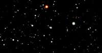 Selon des astronomes de l’université nationale australienne (ASTRO 3D), l’étoile SMSS J200322.54-114203.3, ici pointée au centre de l’image, est le résultat de l’explosion d’une étoile massive en hypernova. © prasitphoto, Adobe Stock
