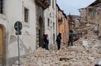 En 2009, durant le tremblement de terre à L'Aquila, dans le centre de l'Italie, ce phénomène lumineux a été observé et filmé. La secousse principale était d'une magnitude comprise entre 5,8 et 6,7. © enpasedecentrale, Flickr, cc by 2.0