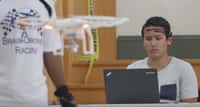 La Brain-Drone Race a opposé seize étudiants de l’université de Floride équipés de casques EEG issus du commerce. © University of Florida