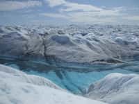 Au pôle Nord, la température peut varier entre -43 °C et 0 °C. Cela favorise la persistance de la glace, dont l'épaisseur varie entre deux et quatre mètres. © Halorache, Wikipédia, cc by sa 3.0 