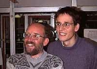 Michel Mayor et Didier Quenoz en 1995, lors de leur découverte de la première planète extrasolaire. Crédit CNRS.