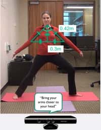 L’application Eyes-Free Yoga utilise le capteur Kinect pour déterminer la position du buste et des membres en calculant les angles. Les données sont ensuite comparées à la position yoga de référence,&nbsp;puis l’application corrige la posture de la personne par des instructions verbales. © Université de Washington