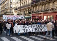 Défilé lors du mouvement "Sauvons la Recherche" à Paris.