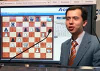 Le champion Rustam Kasimdzhanov a joué contre le logiciel d'échecs Accoona développé par Karpov (et accessible dans la rubrique "tool" de la toolbar)