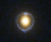 Un des 8 anneaux d'Einstein observé par Hubble