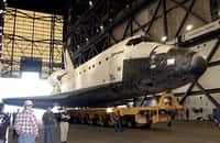 Columbia dans le VAB afin d'être préparée pour la mission STS-107crédit : NASA