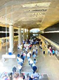 Les usagers du métro aux heures de pointe : une formidable source d'énergie !(Crédits : The Facility Architects, Londres)