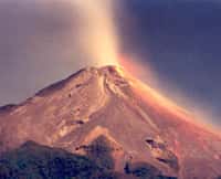 Le volcan Merapi menace de connaître une nouvelle éruption dévastatriceCrédits : CNRS