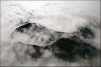 Le piton de la Fournaise est entré en éruption dans la nuit de mercredi 19 à jeudi 20 juillet 2006(Crédits : Courtesy of AFP)