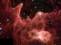 Piliers faits de gaz et de poussière de W5 dans la constellation de Cassiopée