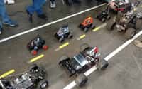 IronCar, le premier championnat de mini-voitures autonomes, arrive en France. Les voitures autonomes miniatures sont conçues sur la base de modèles réduits télécommandés achetés dans le commerce et modifiés. © DIY Robocars