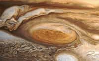 Des chercheurs de l’université d’Aix-Marseille (France) confirment aujourd’hui ce que d’autres avaient déjà annoncé : la Grande Tache rouge de Jupiter ne va pas disparaître. Elle serait toujours aussi profonde qu’il y a 40 ans. © Nasa