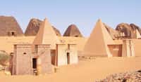Constructions pyramidales sur le site de Kerma. UNESCO.