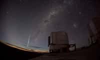 La comète Lovejoy photographiée le 22 décembre 2011 depuis l'observatoire de Paranal au Chili. © ESO/G. Blanchard
