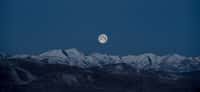 Pourquoi la Lune nous semble-t-elle&nbsp;beaucoup plus grosse lorsqu’elle est sur la ligne d’horizon ? © Unsplash, Pixabay, DP