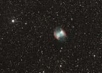 Messier 27, nébuleuse de l'Haltère, Dumbbell : trois noms pour une même nébuleuse planétaire dans la constellation du Petit Renard. © P. Renauld
