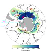Cartographie de l'épaisseur de la couche d'eau présentant une température de moins de 0 °C dans le fond des océans autour de l'Antarctique (l'eau salée gèle à environ -2 °C). Les chiffres rouges indiquent le nombre de mètres perdus tous les dix ans pour chaque bassin. Ceux-ci sont séparés par les lignes noires. © NOAA 