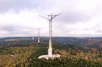 Les quatre éoliennes installées à Gaildorf (Allemagne) sont posées sur des réservoirs d’eau qui alimentent une station hydroélectrique. Ce sont les plus hautes éoliennes du monde. © Max Bögl Wind