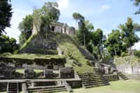 Le site maya de Nakum se trouve dans le département du Petén, au Guatemala, à 17 kilomètres au nord de Yaxha et à 20 kilomètres à l'est de Tikal, sur les rives de la rivière Holmul. Les tombes de cette région révéleront-elles les secrets de l'effondrement de la civilisation maya ? © Jorge Antonio Leoni de Leon, CC by-sa 4.0