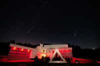 Comme pour les Perséides visibles sur cette image, les météores des Géminides peuvent produire un joli spectacle au mois de décembre. © R. Boucher
